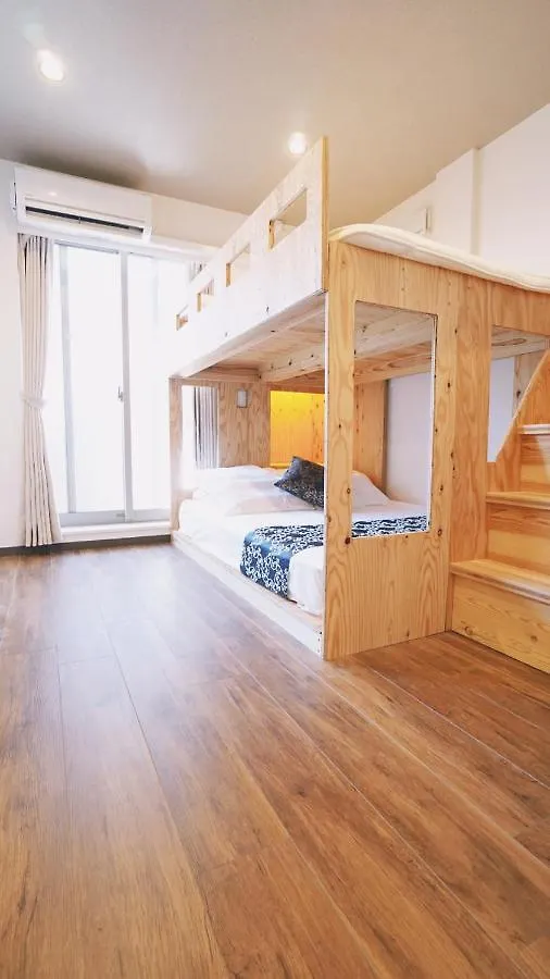 Poly Hostel Osaka 0*,  Japan