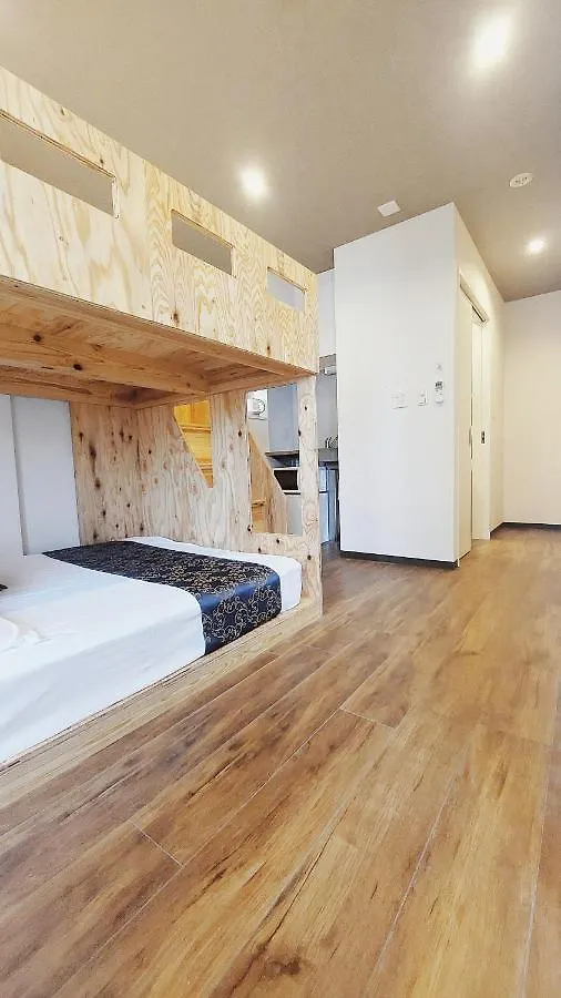 Poly Hostel Osaka Japonya
